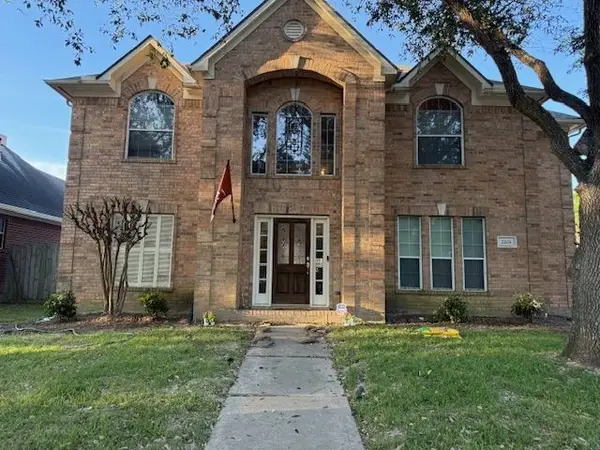 2203 Fairwater Park Drive, League City, TX 77573