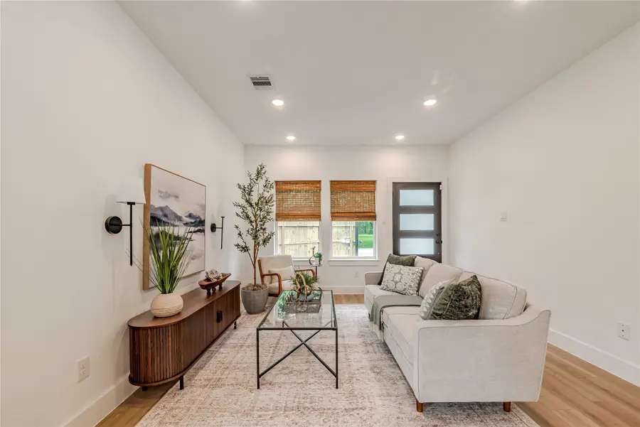 9527 Beckley St, Houston, TX 77088 - Image #3