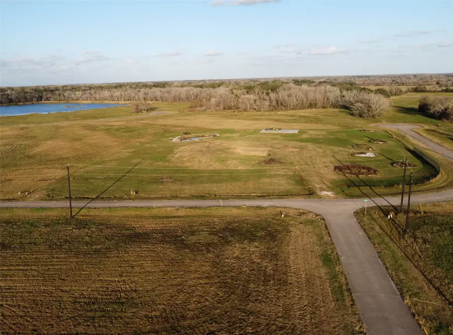 225 Cripple Creek Lane, Angleton, TX 77515 - Image #2