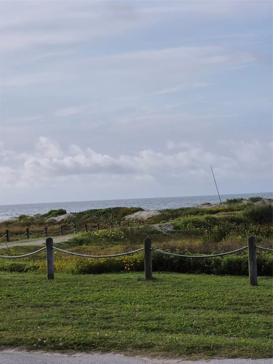 953 Sea Breeze, Crystal Beach, TX 77650 - Image #2