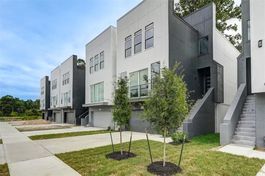 4551 Creekmont Drive, Houston, TX 77091 - Image #2