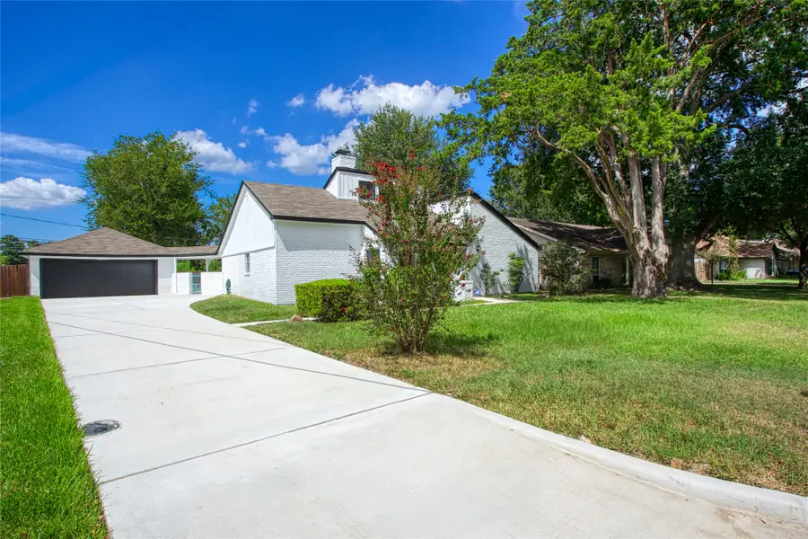 414 N Pecan Dr, Tomball, TX 77375 - #2