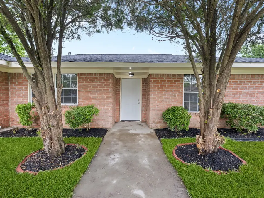10202 Teneha Drive, Houston, TX 77033 - Image #2