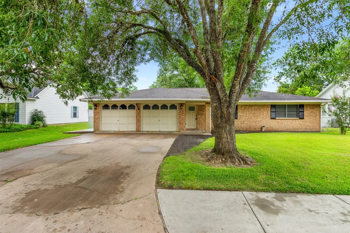 416 E Myrtle Street, Angleton, TX 77515 - #1