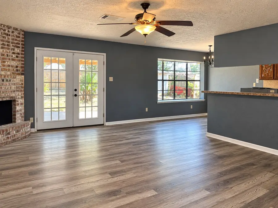 8610 Honeysuckle Street, Highlands, TX 77562 - #2