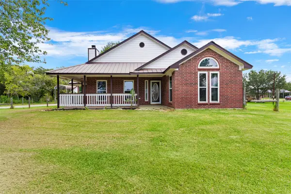 7460 Commander Roland Drive, Hitchcock, TX 77563