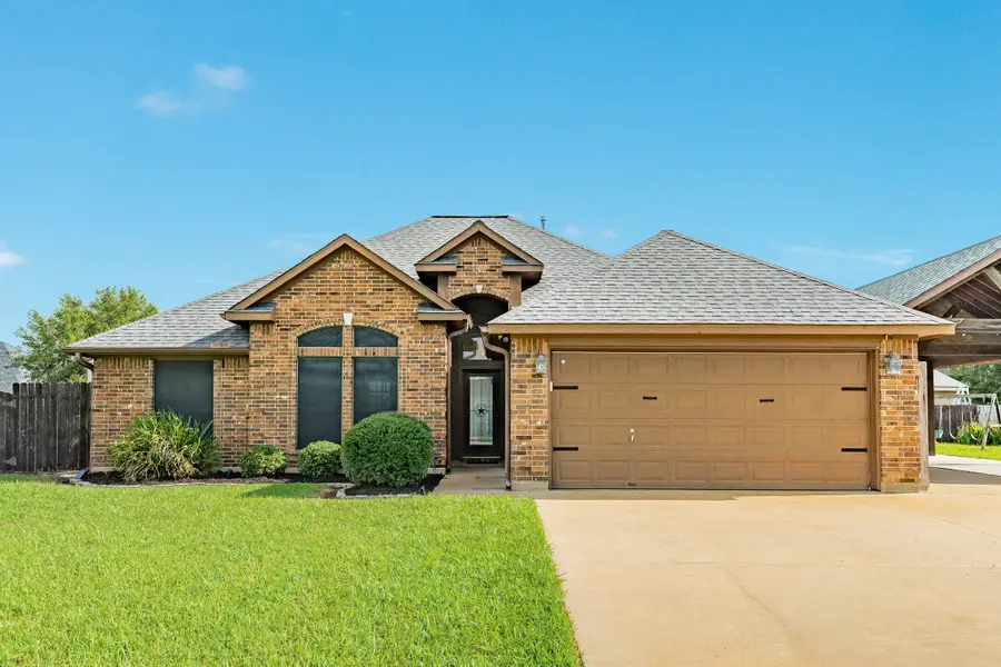 111 Goldfinch Ct, Richwood, TX 77531 - #2