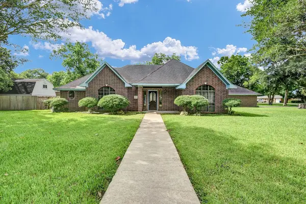 301 Jansen Drive, West Columbia, TX 77486