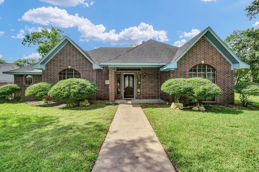 301 Jansen Drive, West Columbia, TX 77486 - #2
