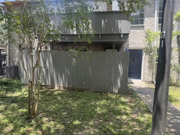 9700 Leawood Boulevard #301, Houston, TX 77099
