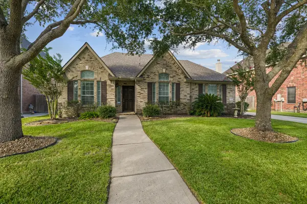 3825 Houston Lake Drive, Pearland, TX 77581
