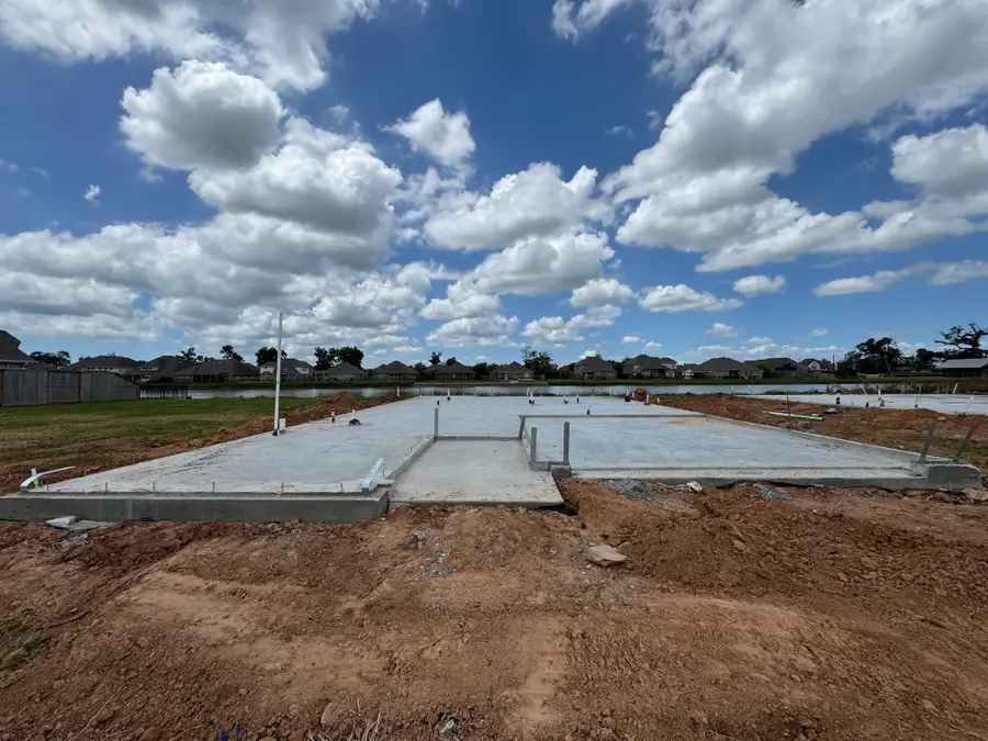 112 Water Grass Trail, Clute, TX 77531 - Image #2