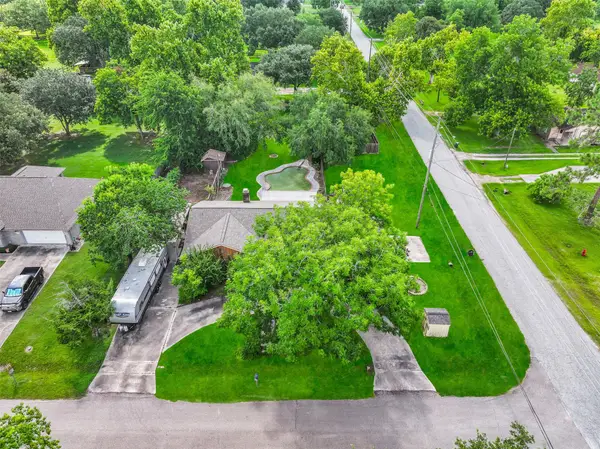 3827 Shady Drive, Santa Fe, TX 77517