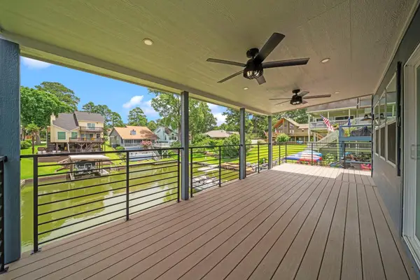 128 Clear Water Street W, Montgomery, TX 77356