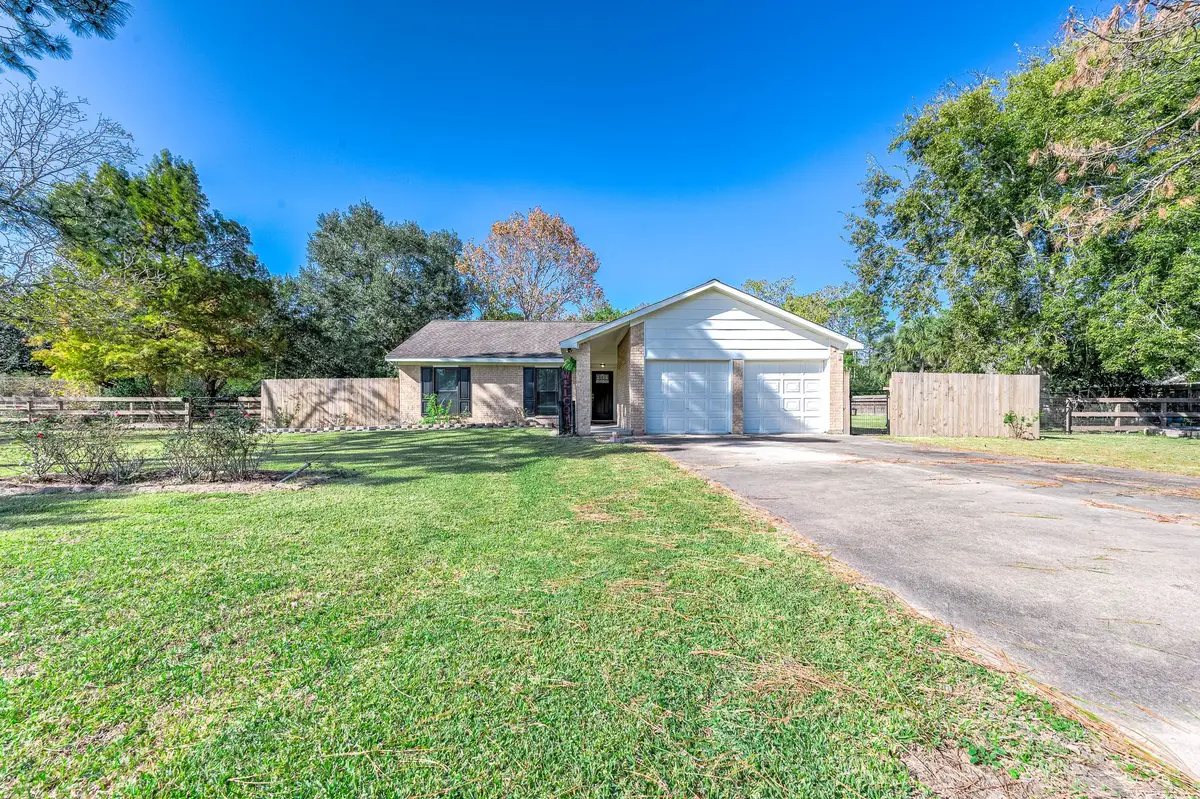 2057 County Road 928b, Alvin, TX 77511 - Image #1