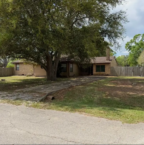 3706 College Street, Damon, TX 77430