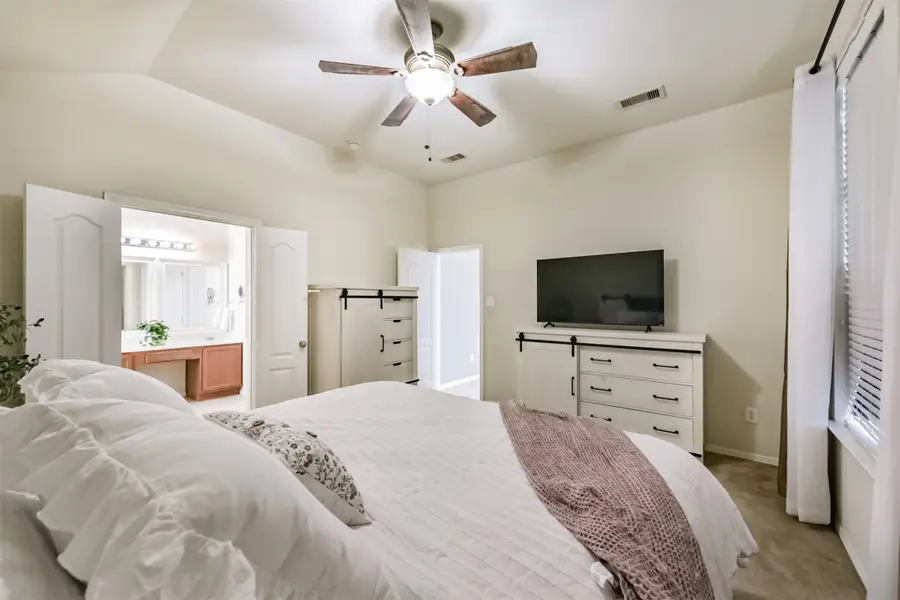 225 Splintered Arrow Drive, La Marque, TX 77568 - Image #3