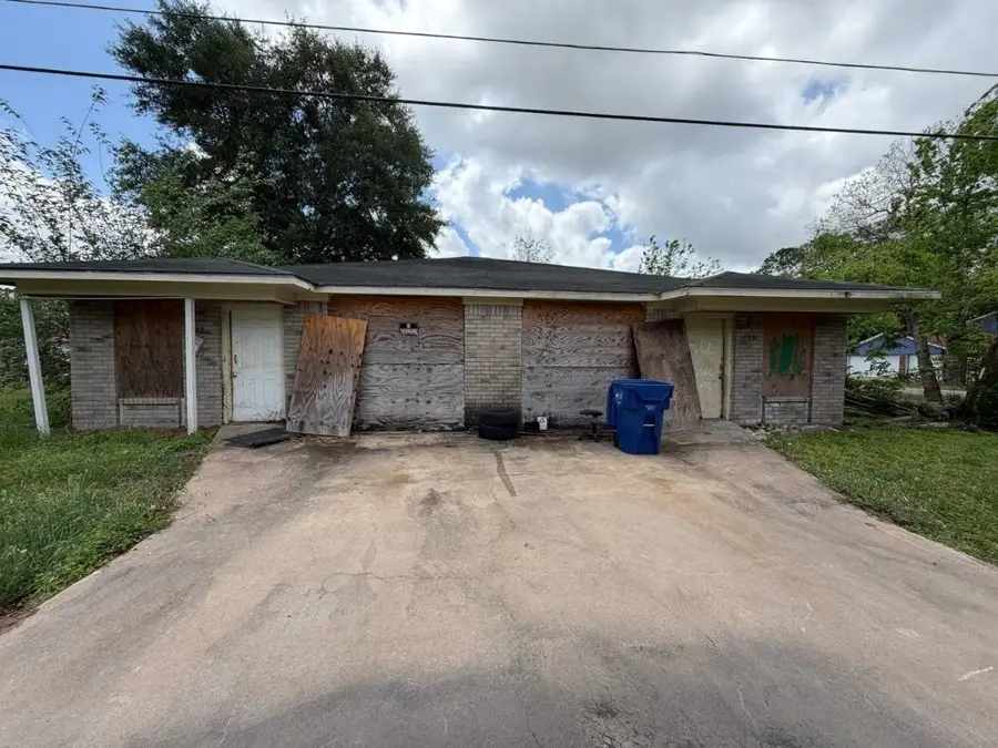 1300 Lois Street, Bay City, TX 77414 - #2