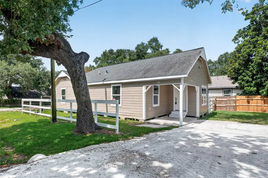 106 S 9th Street, Highlands, TX 77562 - #2