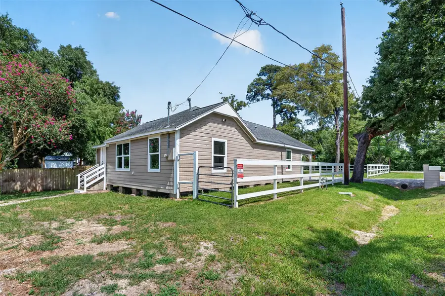 106 S 9th Street, Highlands, TX 77562 - #3
