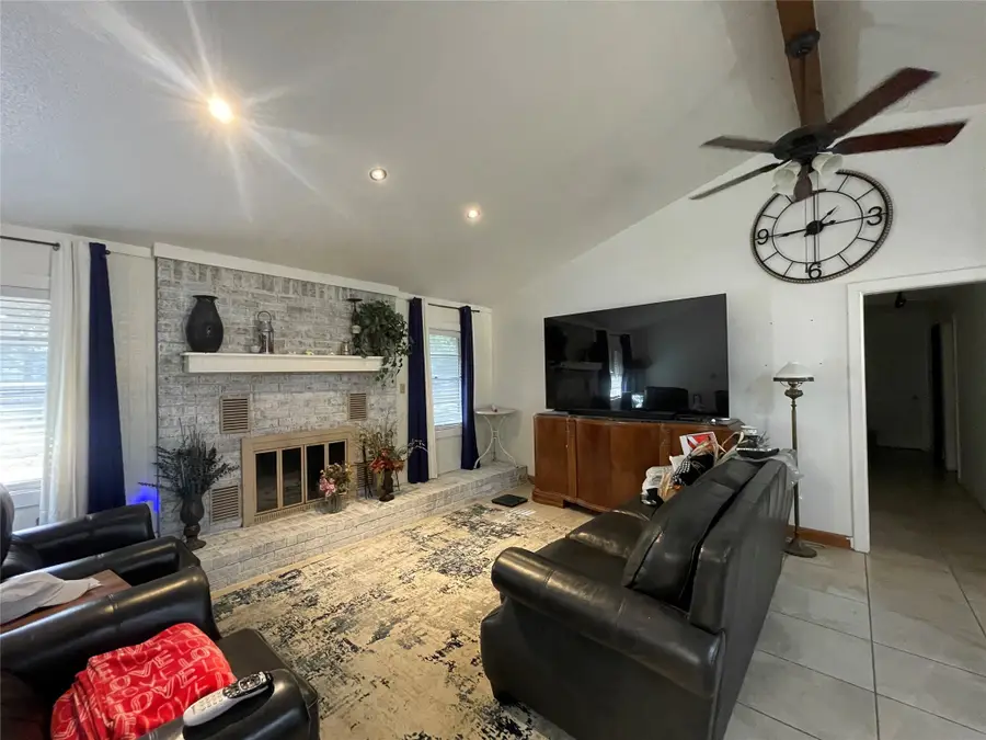 1635 W Galveston Street, Hempstead, TX 77445 - Image #3