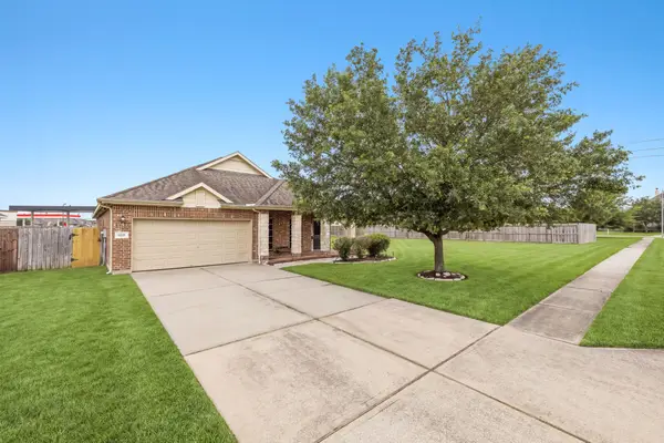 8227 Shady Grove Street, Baytown, TX 77523