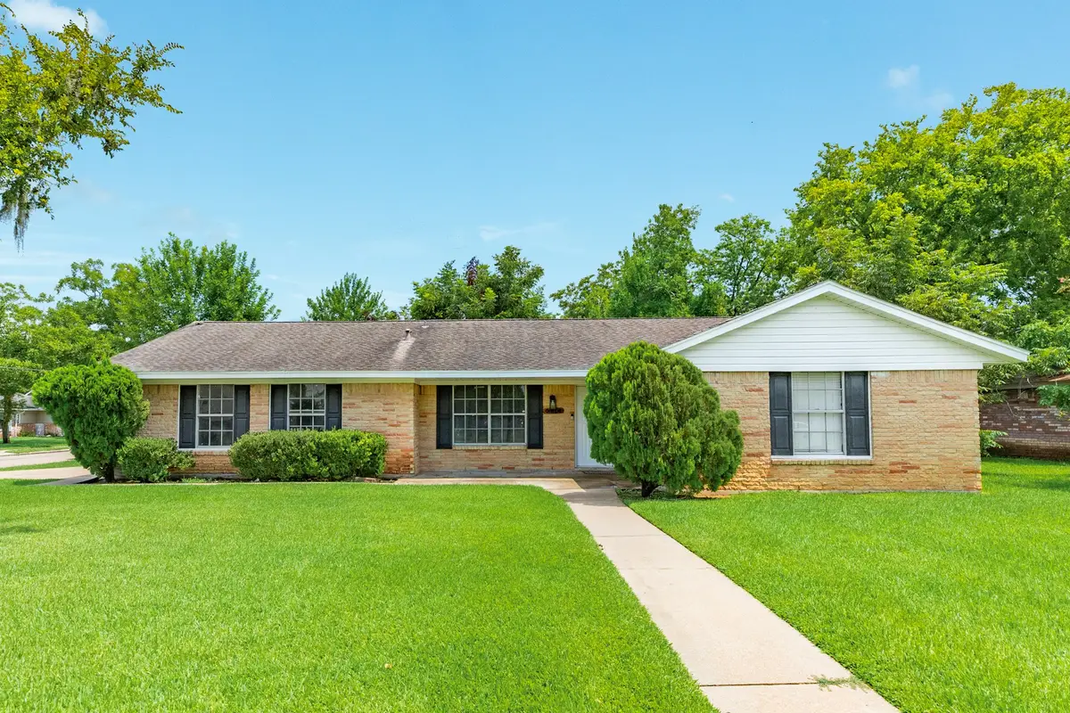 738 Oyster Creek Drive, Richwood, TX 77531 - Image #1