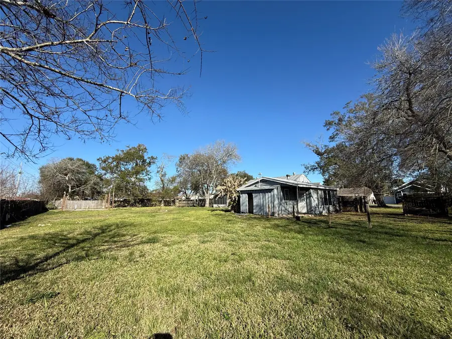 312 S 15th Street, Nederland, TX 77627 - Image #2