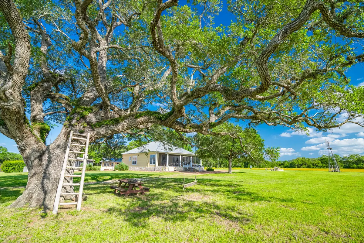 4727 County Road 19, Hallettsville, TX 77442 - #1