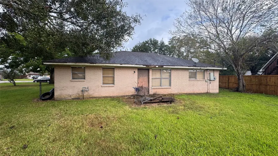 5438 Novak Court, Danbury, TX 77534 - Image #2