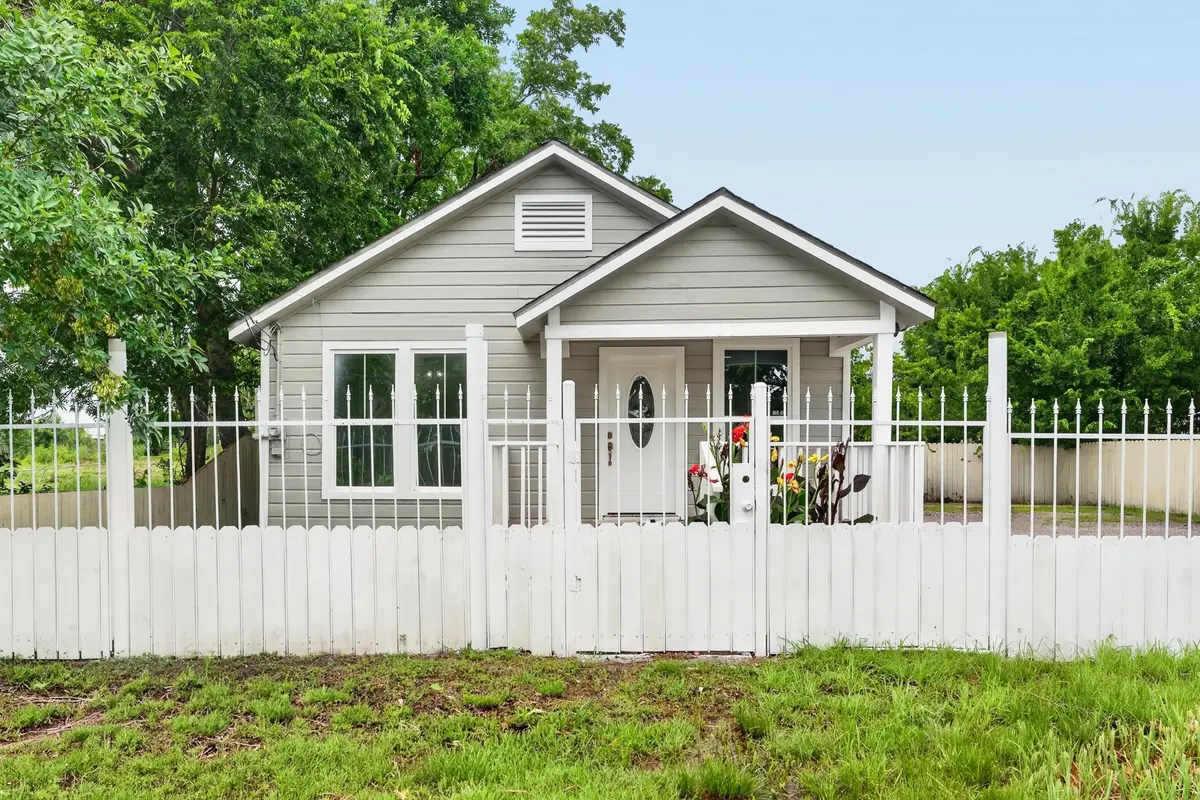 107 N 10th Street, Richmond, TX 77469 - #1