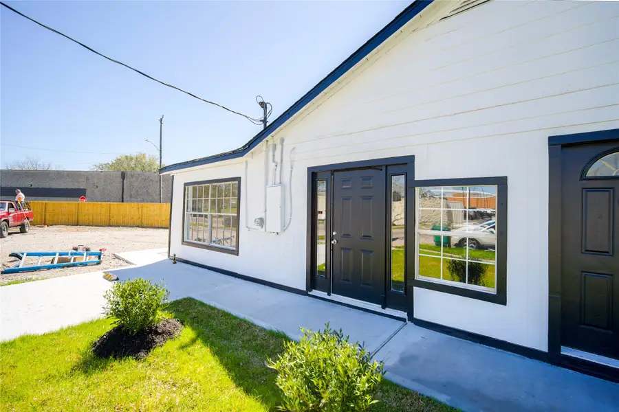 7318 Dahlia Street, Houston, TX 77012 - Image #2