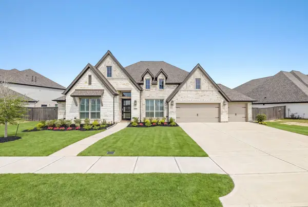 12122 Grassy Bend Drive, Mont Belvieu, TX 77523