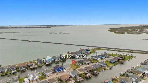 1251 Sailfish Street, Bayou Vista, TX 77563
