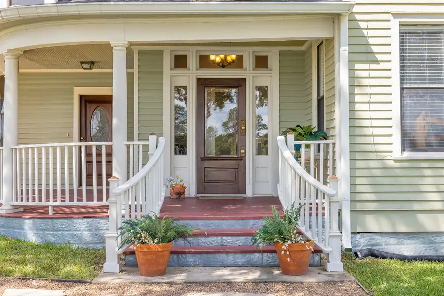 222 N Harris Street, Bellville, TX 77418 - Image #2