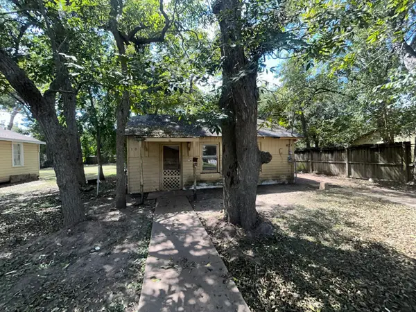 302 E Wayside Avenue, Wharton, TX 77488