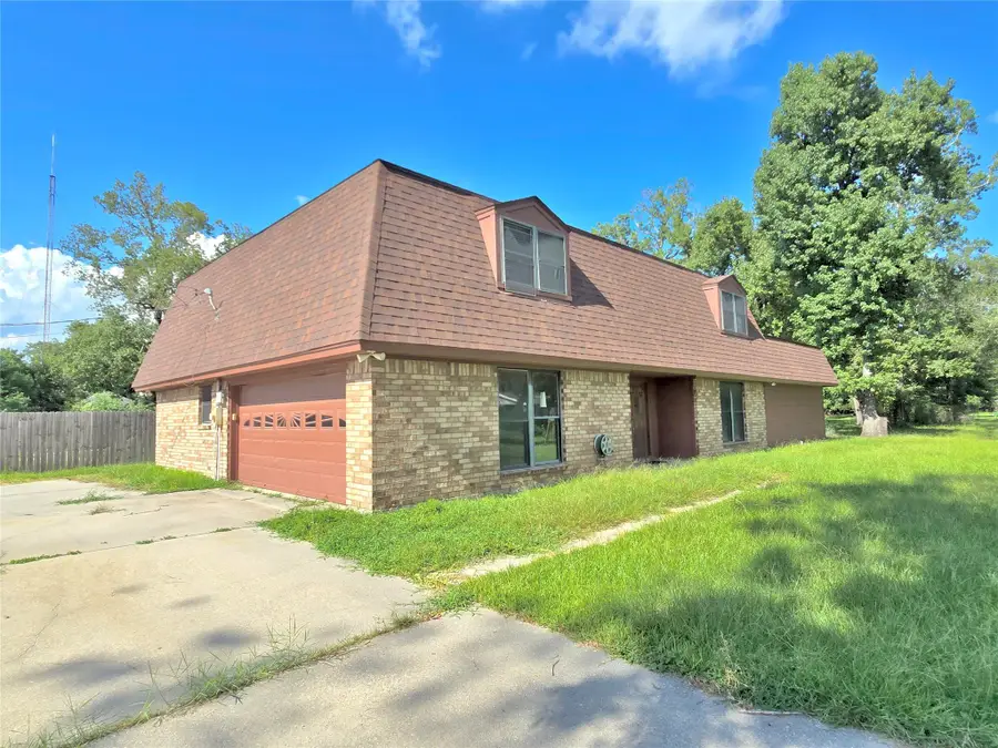 2404 Smith Street W, Orange, TX 77630 - Image #2