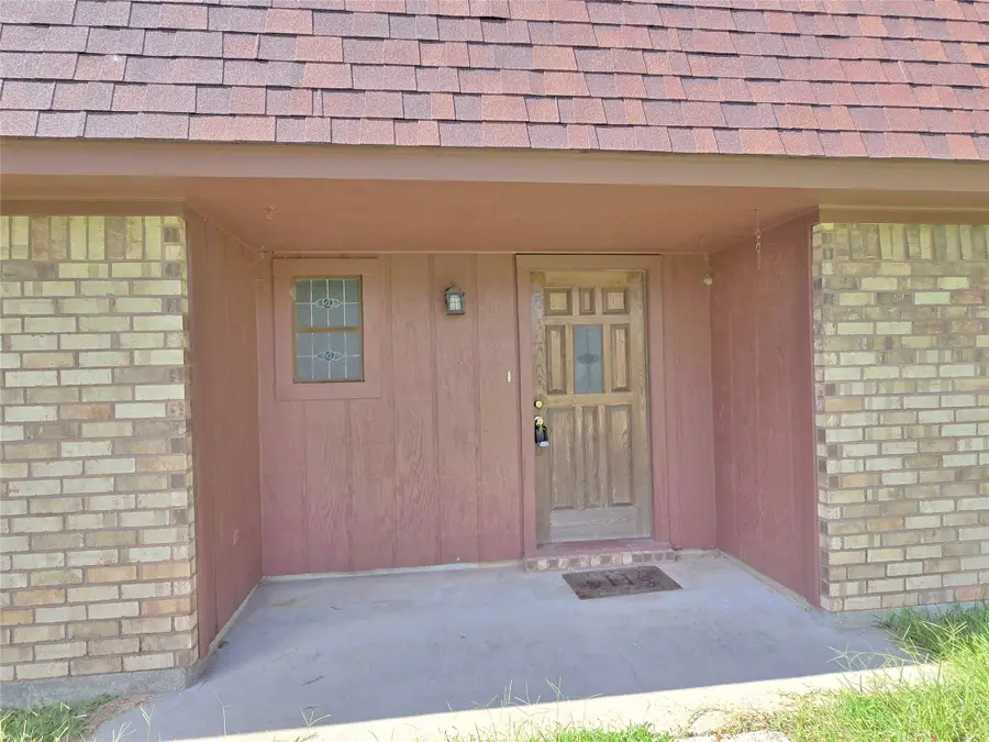 2404 Smith Street W, Orange, TX 77630 - Image #3