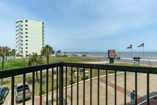 9520 Seawall Blvd #206, Galveston, TX 77554