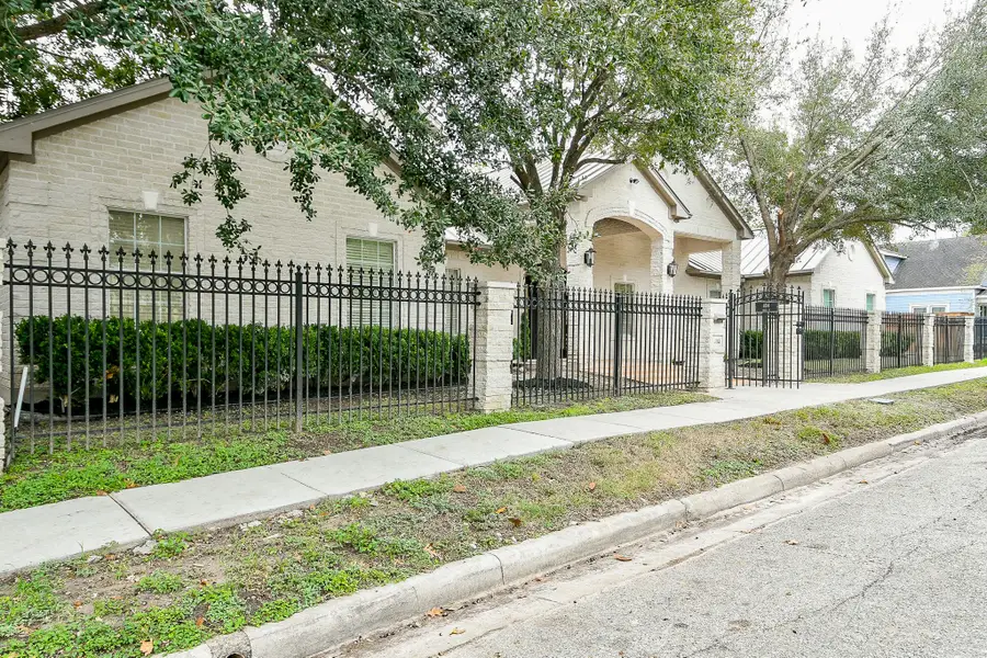 404 Moss Street, Houston, TX 77009 - Image #2