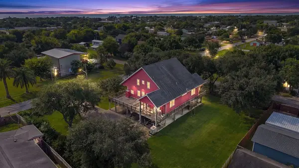 746 12th Street, Dickinson, TX 77539
