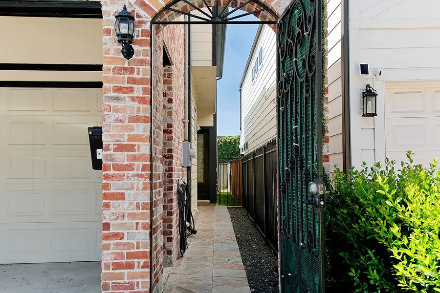 5233 Cornish Street #C, Houston, TX 77007 - Image #2