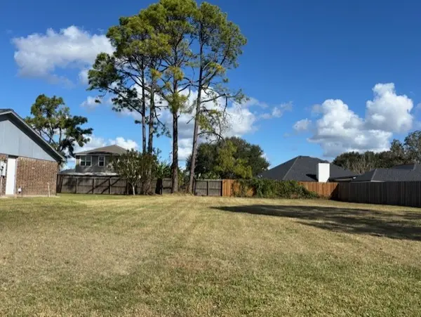 404 S Amherst Drive, West Columbia, TX 77486