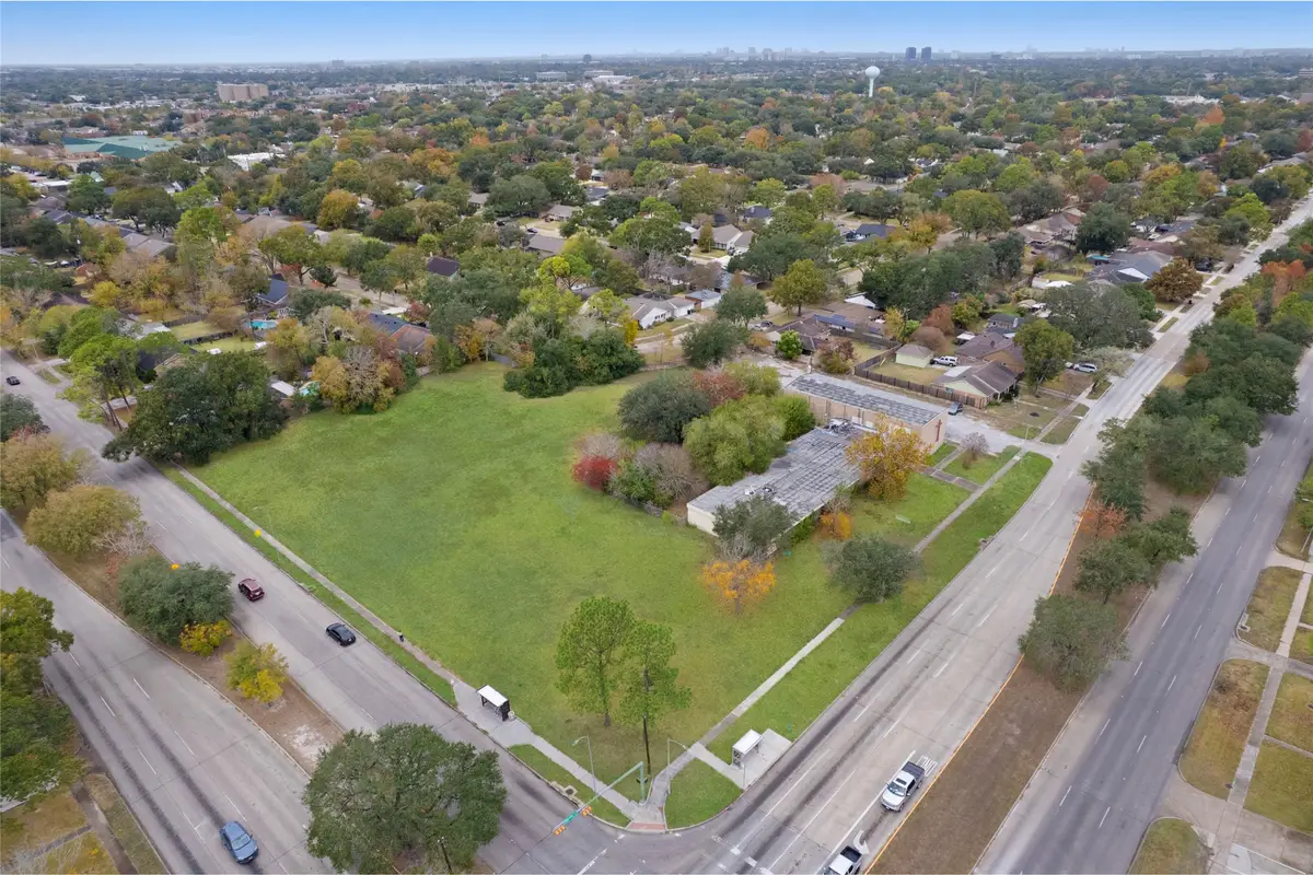 11122 Hillcroft Street, Houston, TX 77096 - Image #1