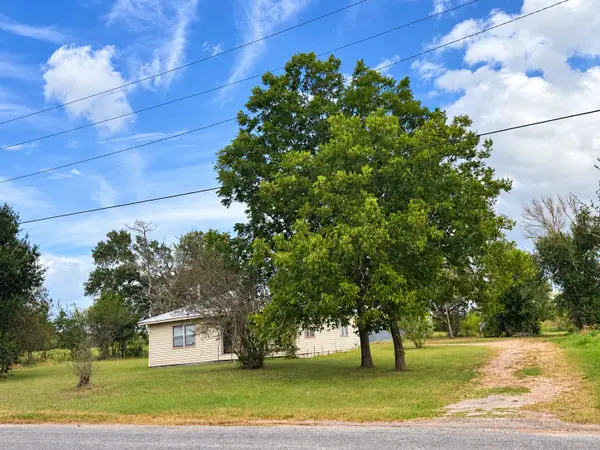 809 South Line Ave, Bellville, TX 77418