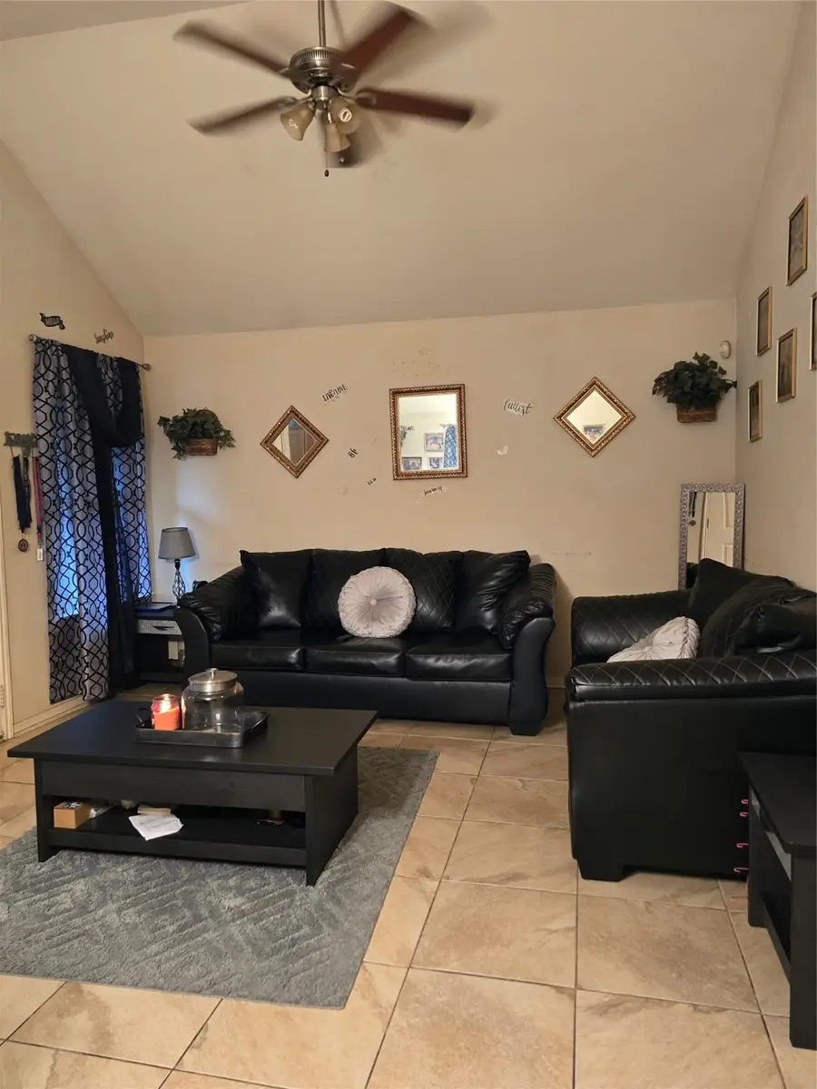 2112 Davis Street #B, Houston, TX 77026 - Image #2