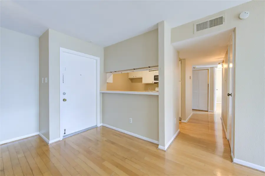 3055 Walnut Bend Lane #21, Houston, TX 77042 - Image #3