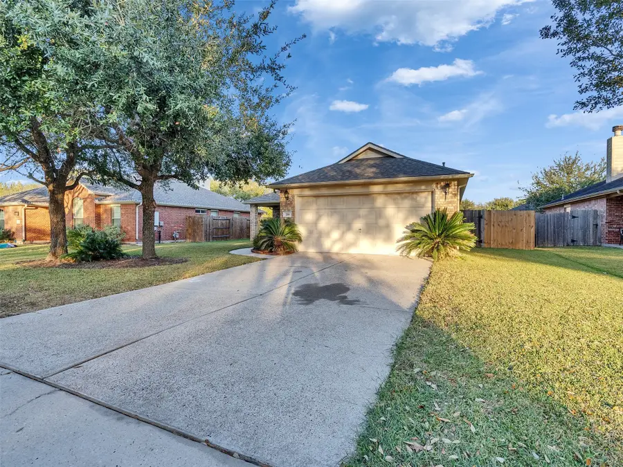 218 Silverbrook Lane, Dickinson, TX 77539 - Image #3