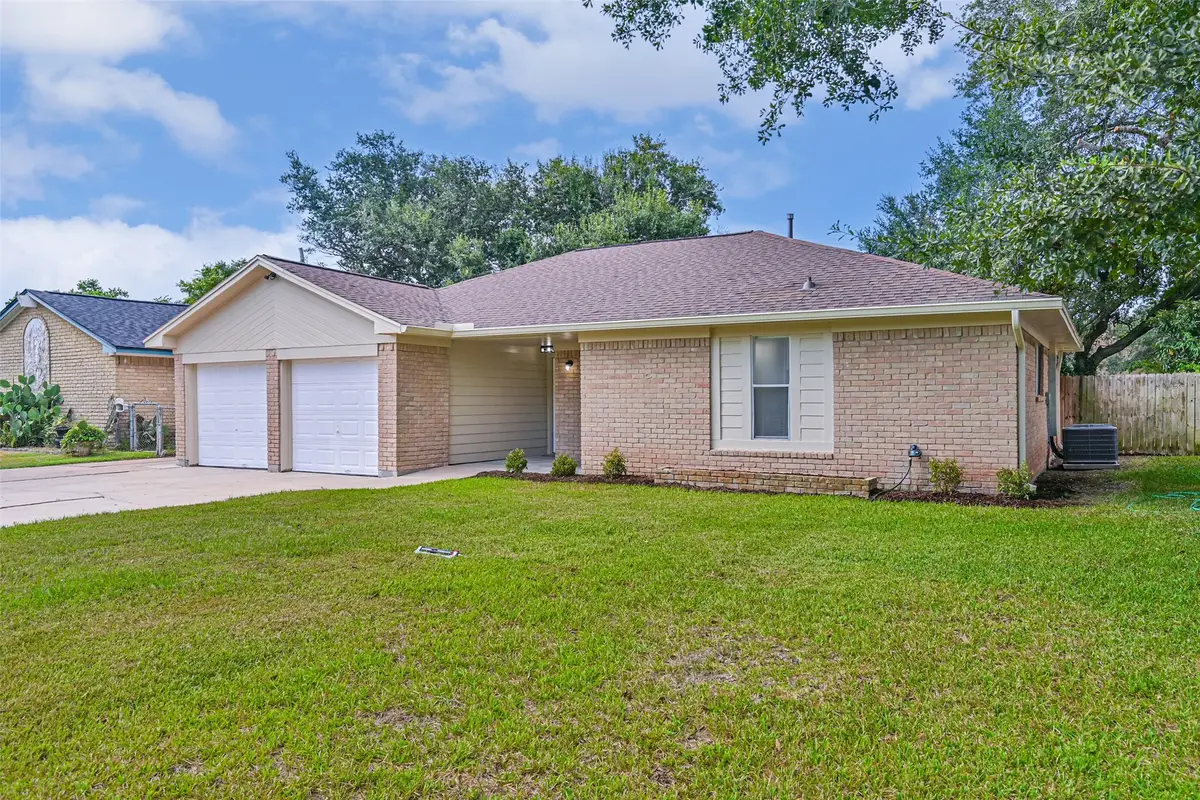 117 Dallas Street, Angleton, TX 77515 - #1