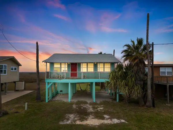 575 Beachfront Drive, Matagorda, TX 77457